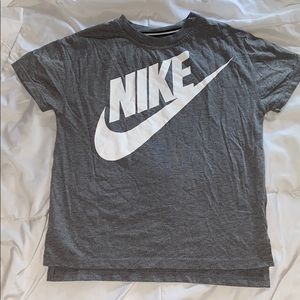 grey nike t-shirt